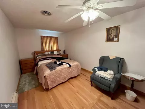 Bedroom - 504 Swan Rd, Salisbury, MD 21801 photo 3 of 5
