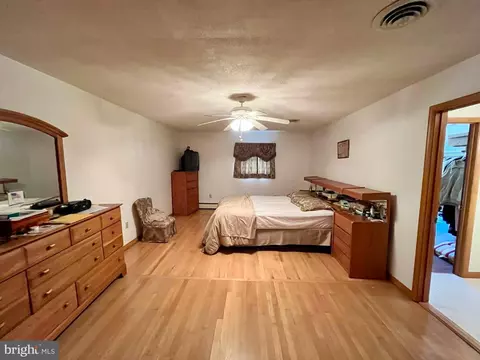 Bedroom - 504 Swan Rd, Salisbury, MD 21801 photo 4 of 5
