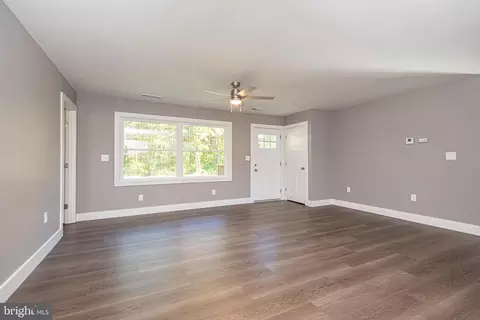 Living - 8142 Burnt Mill Rd, Willards, MD 21874 photo 3 of 4