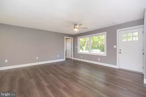 Living - 8142 Burnt Mill Rd, Willards, MD 21874 photo 2 of 4