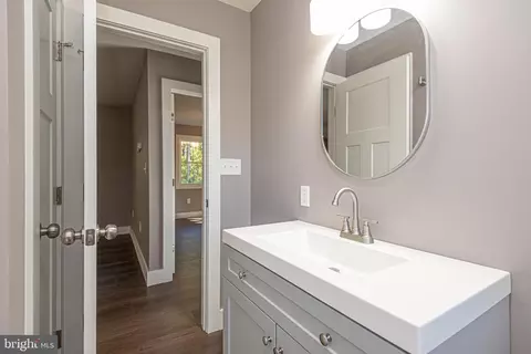 Entry Way - 8142 Burnt Mill Rd, Willards, MD 21874 photo 1 of 2