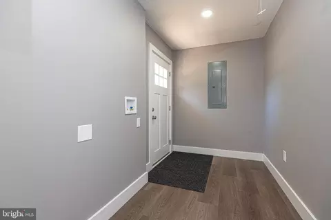 Entry Way - 8142 Burnt Mill Rd, Willards, MD 21874 photo 2 of 2