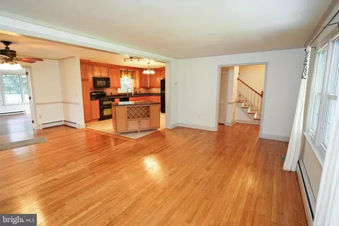 Living - 707 Camellia Rd, Salisbury, MD 21804 photo 2 of 9