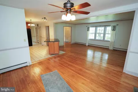 Living - 707 Camellia Rd, Salisbury, MD 21804 photo 4 of 9