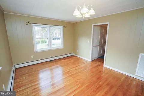 Living - 707 Camellia Rd, Salisbury, MD 21804 photo 7 of 9