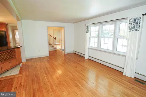 Living - 707 Camellia Rd, Salisbury, MD 21804 photo 3 of 9