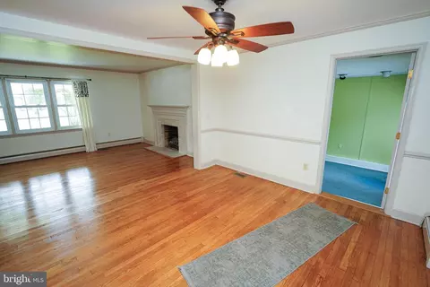 Living - 707 Camellia Rd, Salisbury, MD 21804 photo 5 of 9