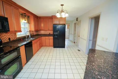 Kitchen - 707 Camellia Rd, Salisbury, MD 21804 photo 2 of 4