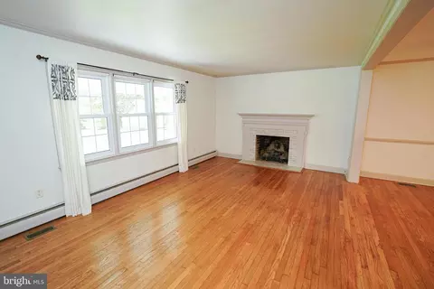 Living - 707 Camellia Rd, Salisbury, MD 21804 photo 1 of 9