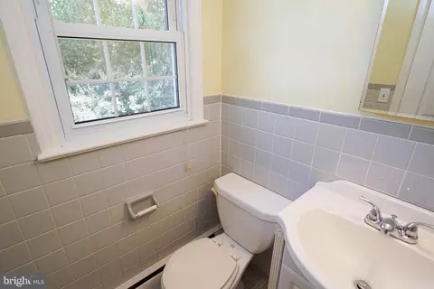 Bath - 707 Camellia Rd, Salisbury, MD 21804 photo 3 of 5