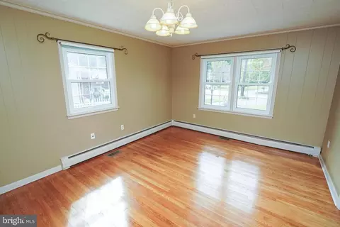 Living - 707 Camellia Rd, Salisbury, MD 21804 photo 6 of 9