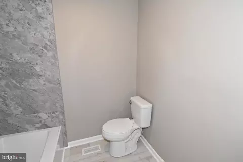 Entry Way - 516 Overbrook Dr, Salisbury, MD 21801 photo 2 of 3