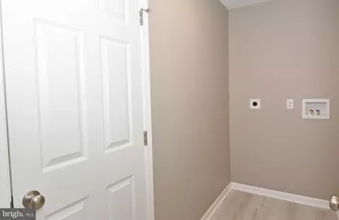 Entry Way - 516 Overbrook Dr, Salisbury, MD 21801 photo 3 of 3
