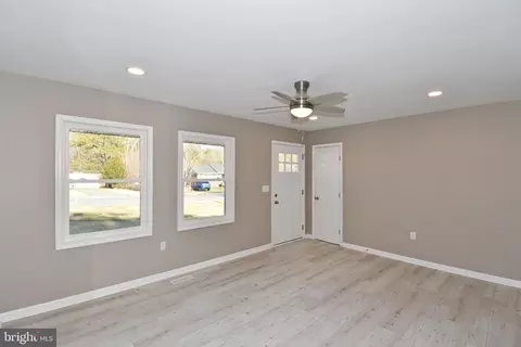 Living - 516 Overbrook Dr, Salisbury, MD 21801 photo 5 of 6