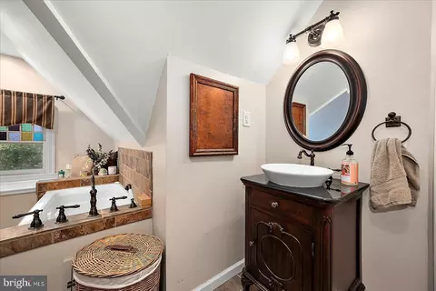 Bath - 302 Middle Blvd, Salisbury, MD 21801 photo 7 of 9