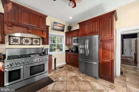 Kitchen - 302 Middle Blvd, Salisbury, MD 21801 photo 7 of 8