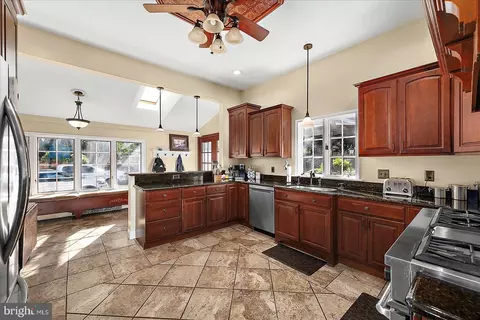 Kitchen - 302 Middle Blvd, Salisbury, MD 21801 photo 5 of 8