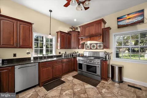 Kitchen - 302 Middle Blvd, Salisbury, MD 21801 photo 4 of 8