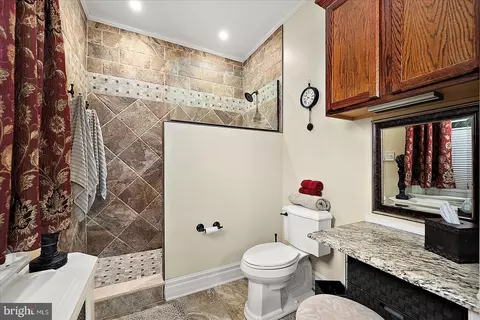 Bath - 302 Middle Blvd, Salisbury, MD 21801 photo 2 of 9