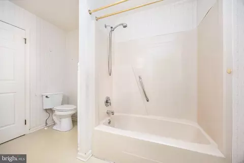 Bath - 4337 Sturbridge Dr, Salisbury, MD 21804 photo 4 of 6