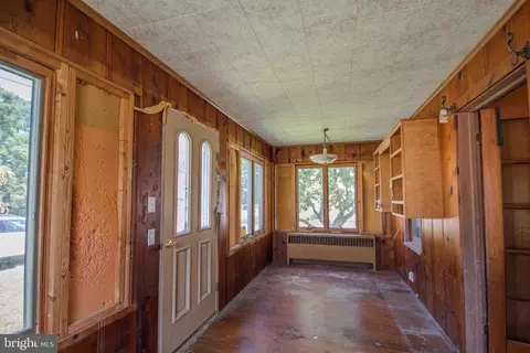 Entry Way - 605 4th St, Sharptown, MD 21861 photo 1 of 7