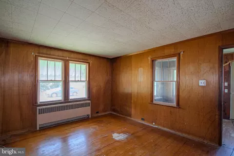 Living - 605 4th St, Sharptown, MD 21861 photo 3 of 3
