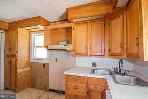 Kitchen - 605 4th St, Sharptown, MD 21861 photo 2 of 3