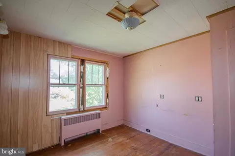 Bedroom - 605 4th St, Sharptown, MD 21861 photo 2 of 5