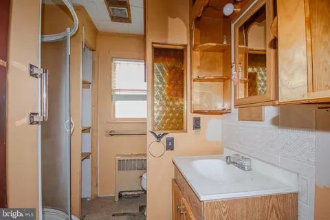 Bath - 605 4th St, Sharptown, MD 21861 photo 1 of 2