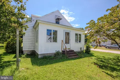 605 4th St, Sharptown, MD 21861
