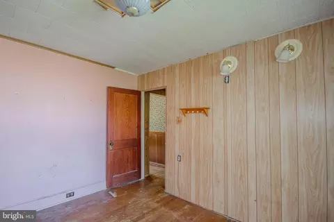 Bedroom - 605 4th St, Sharptown, MD 21861 photo 3 of 5