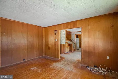 Living - 605 4th St, Sharptown, MD 21861 photo 2 of 3