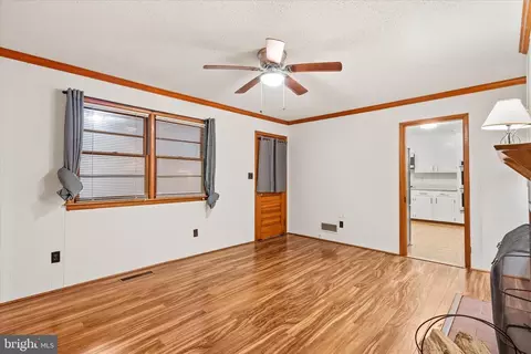 Living - 625 Pine Bluff Rd, Salisbury, MD 21801 photo 6 of 7