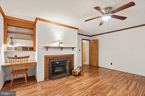 Living - 625 Pine Bluff Rd, Salisbury, MD 21801 photo 4 of 7