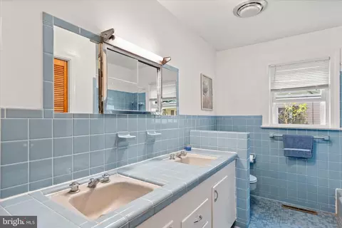 Bath - 625 Pine Bluff Rd, Salisbury, MD 21801 photo 3 of 3