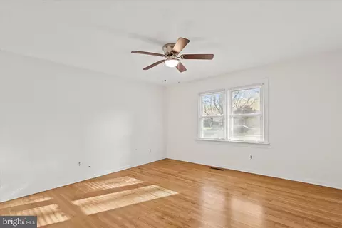 Living - 625 Pine Bluff Rd, Salisbury, MD 21801 photo 7 of 7