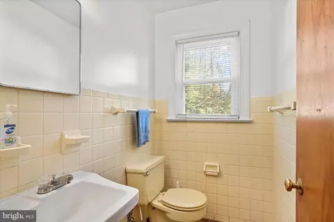 Bath - 625 Pine Bluff Rd, Salisbury, MD 21801 photo 1 of 3