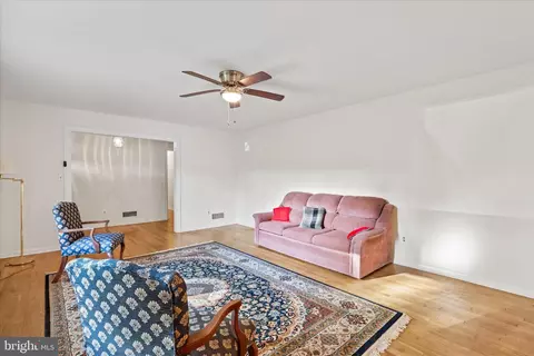 Living - 625 Pine Bluff Rd, Salisbury, MD 21801 photo 3 of 7