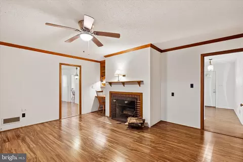 Living - 625 Pine Bluff Rd, Salisbury, MD 21801 photo 5 of 7