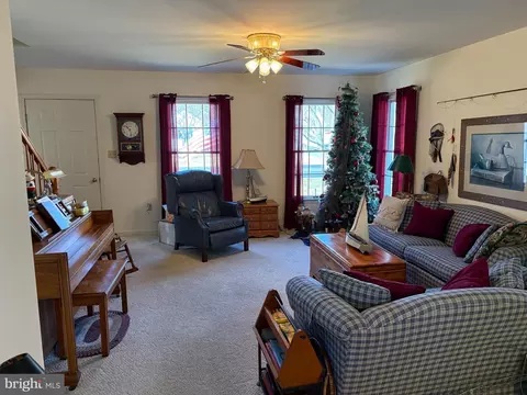 Living - 211 Poplar St, Delmar, MD 21875 photo 1 of 1