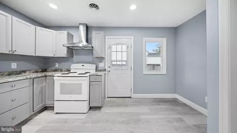 Entry Way - 1007 Spring Ave, Salisbury, MD 21804 photo 2 of 5
