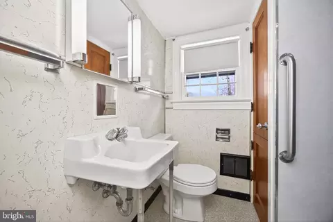 Bath - 221 North Blvd, Salisbury, MD 21801 photo 3 of 4