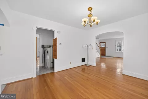 Entry Way - 221 North Blvd, Salisbury, MD 21801 photo 1 of 5