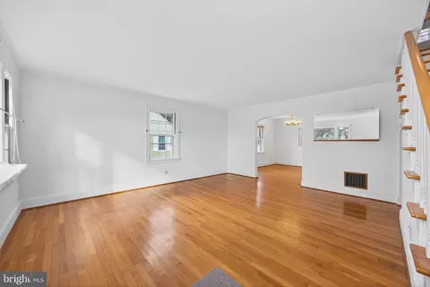 Living - 221 North Blvd, Salisbury, MD 21801 photo 1 of 2
