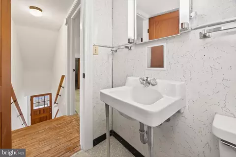 Entry Way - 221 North Blvd, Salisbury, MD 21801 photo 5 of 5