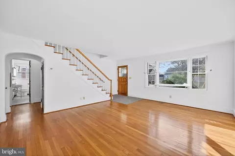 Living - 221 North Blvd, Salisbury, MD 21801 photo 2 of 2