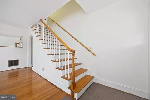 Entry Way - 221 North Blvd, Salisbury, MD 21801 photo 4 of 5