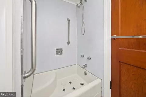 Bath - 221 North Blvd, Salisbury, MD 21801 photo 4 of 4