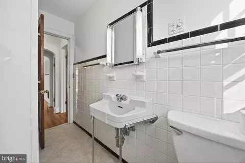 Entry Way - 221 North Blvd, Salisbury, MD 21801 photo 2 of 5