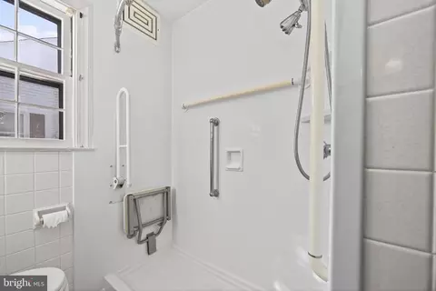 Bath - 221 North Blvd, Salisbury, MD 21801 photo 1 of 4